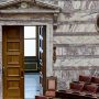 Ποιοι είναι οι 7 «κομάντος» που μιλάνε με όλους πίσω από τις κλειστές πόρτες της Βουλής