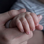 Κρήτη: Στη φυλακή η 25χρονη μητέρα του τρίχρονου κοριτσιού που νοσηλέυεται στη ΜΕΘ