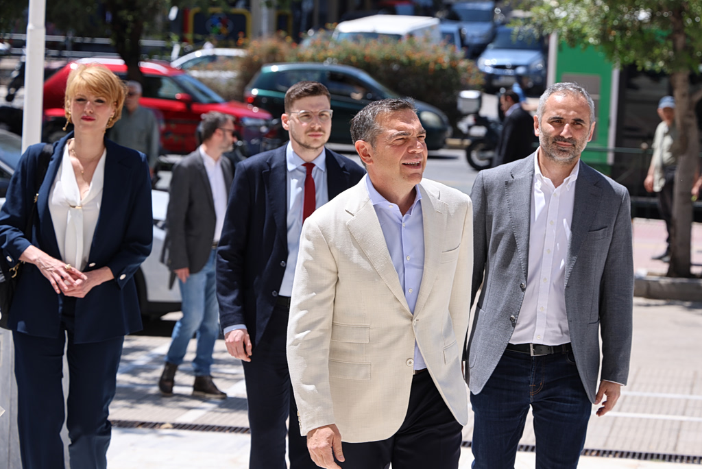 Στον Αρειο Πάγο ο Τσίπρας για την ιδρυτική διακήρυξη – Ποιοι τον συνόδευαν