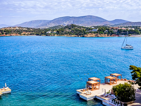 Καλοκαιρινό, αλλά με βροχές το τριήμερο του Αγίου Πνεύματος: Πότε έρχεται ο καύσωνας;