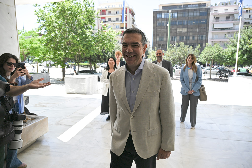 ΕΛ.Α.Σ: Δύο παράλληλες πρωτοβουλίες γύρω τον Αλέξη Τσίπρα με το βλέμμα στις εκλογές