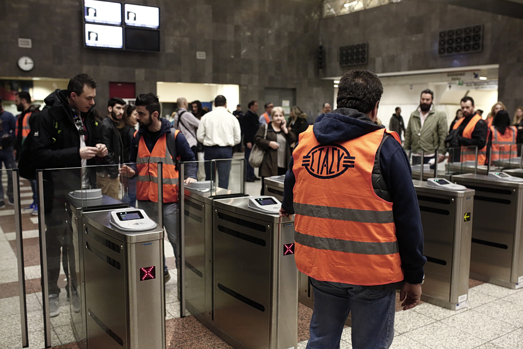 ΜΜΜ: Από σήμερα οι αυξήσεις στα πρόστιμα για επιβάτες δίχως εισιτήριο, έλεγχος με κάμερες