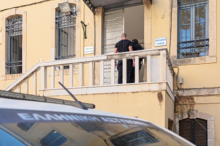 Στη φυλακή η μητέρα και ο σύντροφός της για την υπόθεση της 3χρονης στα Χανιά - Τι υποστήριξαν
