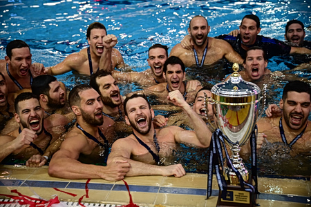Ολυμπιακός – Παναθηναϊκός 17-12: Οι «ερυθρόλευκοι» σήκωσαν το 40ό πρωτάθλημα στο πόλο