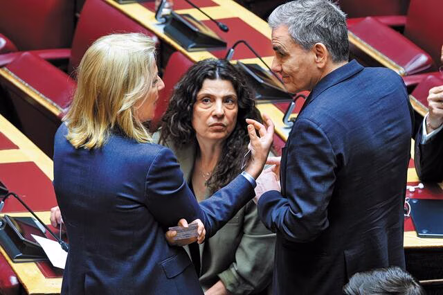 Το «φύγε εσύ, έλα εσύ» της Αριστεράς: Σύγκλιση, συγκατοίκηση ή μέτωπο;