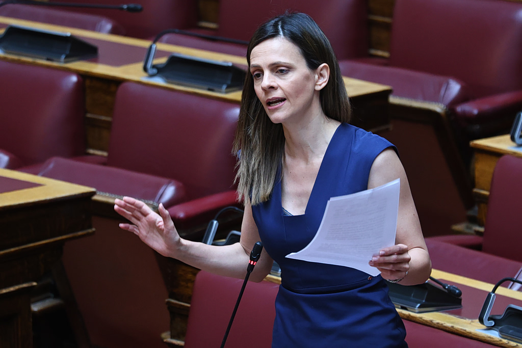 Νέα Αριστερά: Παρέδωσε την έδρα της η Αχτσιόγλου – Τα δεδομένα για τη θέση στη Βουλή