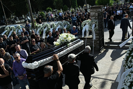 Συγκίνηση στην κηδεία του Μάριου Οικονόμου στα Ιωάννινα