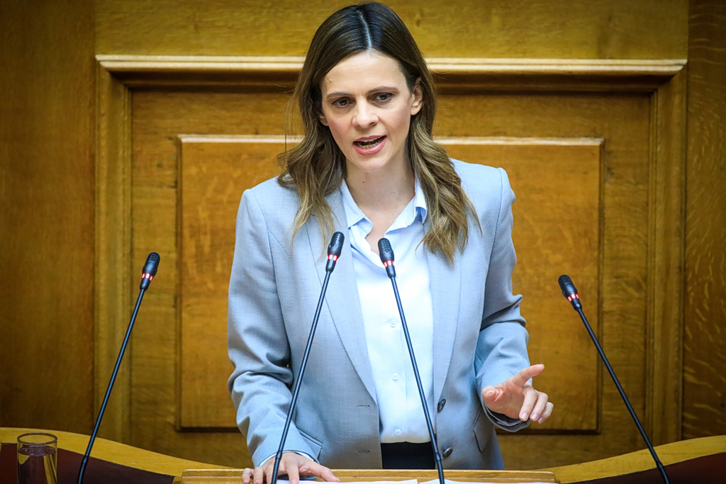 Εφη Αχτσιόγλου: «Δεν παραιτούμαι από την ενεργό πολιτική»