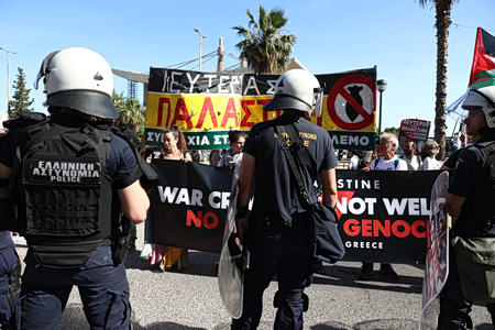 Πειραιάς: «Πεδίο μάχης» το λιμάνι για το κρουαζιερόπλοιο από το Ισραήλ