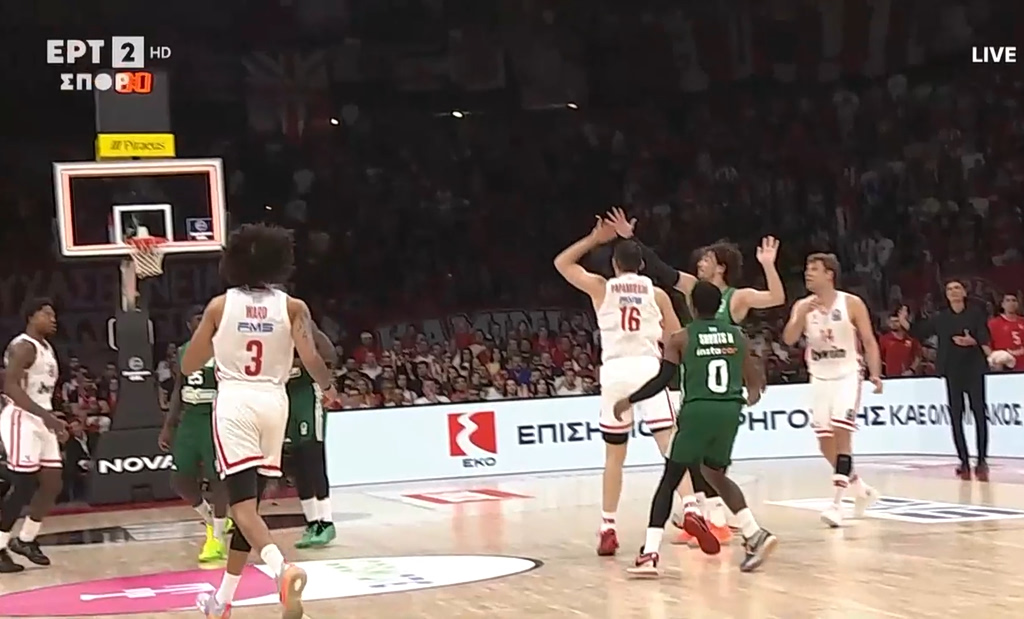 Ολυμπιακός – Παναθηναϊκός: Το απίστευτο buzzer beater του Παπανικολάου