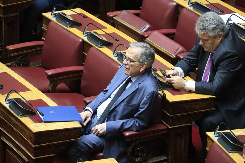 Νέο χτύπημα Σαμαρά