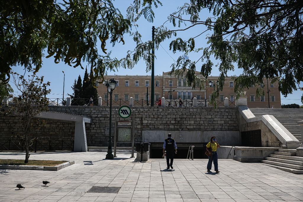 Ποιοι παίρνουν δύο και τρία επιδόματα; Οσα θα φέρει το νέο ηλεκτρονικό μητρώο