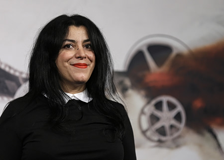 «Ο μεγαλύτερος εχθρός της δημοκρατίας είναι η πατριαρχία»: Μια συνέντευξη της Μαρζάν Σατραπί στο ΒΗΜΑ
