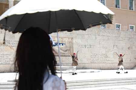 Καιρός: Καταιγίδες πριν τα 40αρια – Πότε «επιστρέφει» το καλοκαίρι