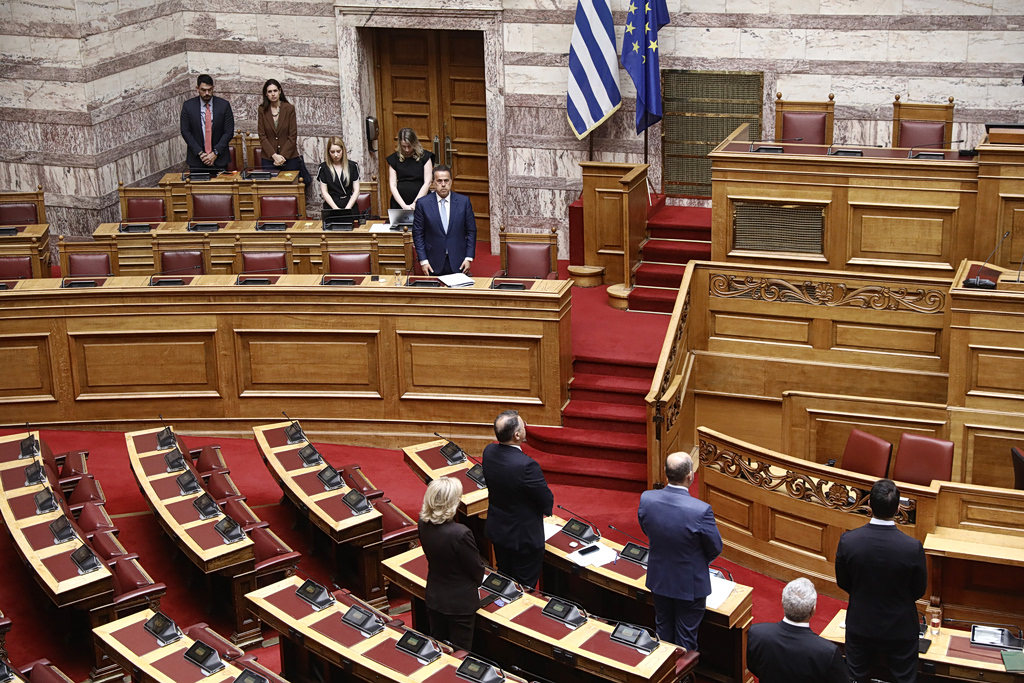 Βουλή: Ενός λεπτού σιγή στη μνήμη των Νίκου Ταγαρά και Νάσου Αθανασίου