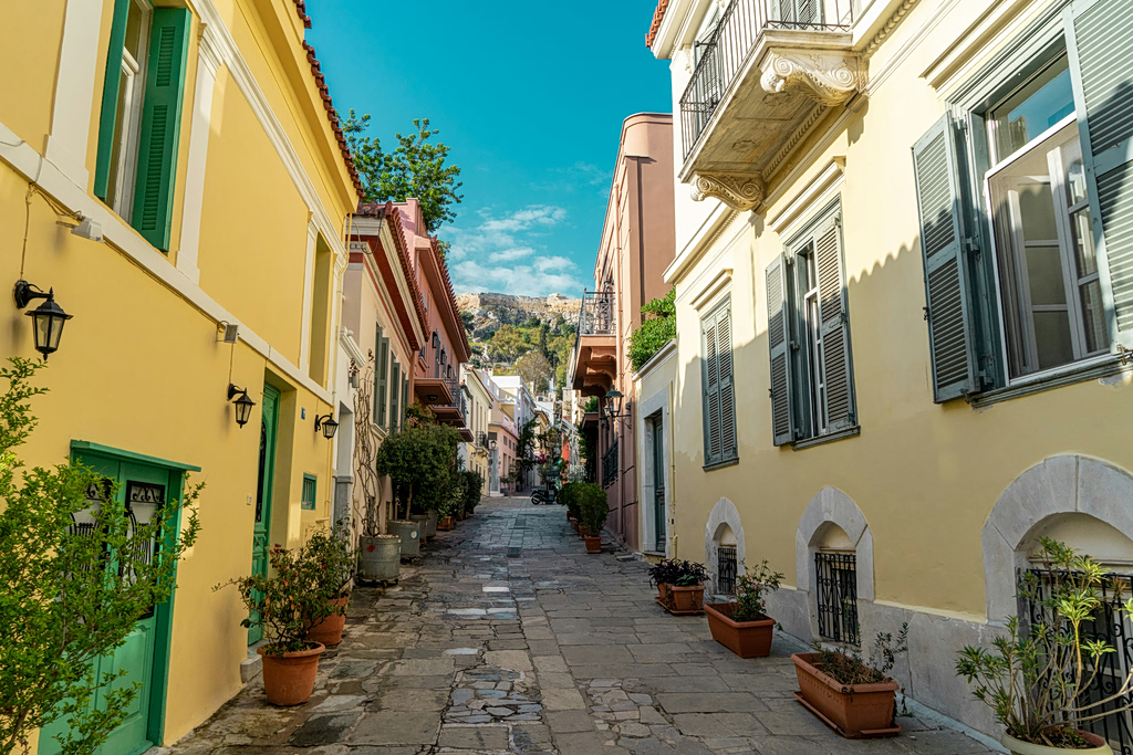 Airbnb στην Πλάκα: Νομική «μάχη» στο ΣτΕ για το μέλλον της περιοχής