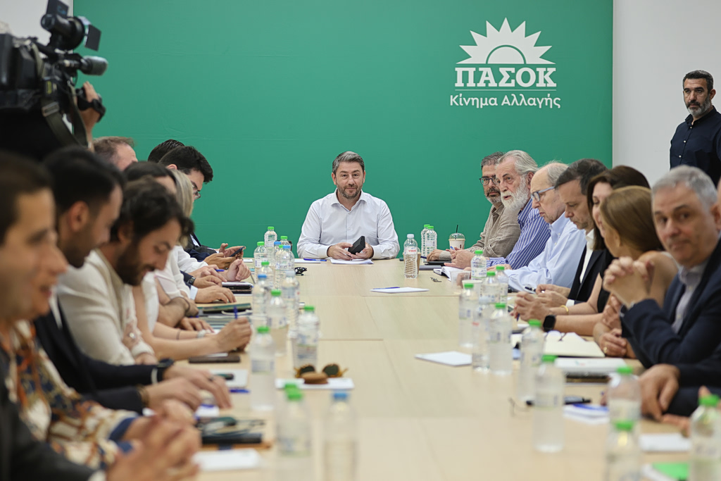Σκιώδη κυβέρνηση ανακοίνωσε ο Ανδρουλάκης – Ποιοι μετέχουν