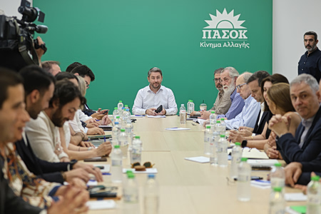 Σκιώδη κυβέρνηση ανακοίνωσε ο Ανδρουλάκης – Ποιοι μετέχουν