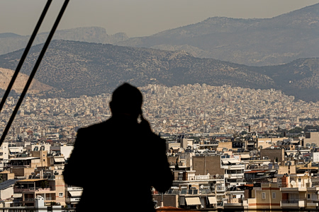 Έφοδος «σκούπα» σε Πολεοδομίες της Αττικής – 6 συλλήψεις, κατασχέθηκαν 300.000 ευρώ