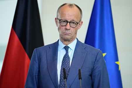 Μερτς σε κλοιό: Η Γερμανία ενώπιον της δικής της D-Day
