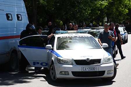 Αττική: 8 συλλήψεις σε κύκλωμα ναρκωτικών και όπλων ανάμεσα τους ο αρχηγός
