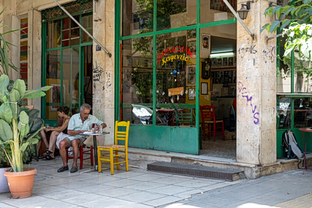 Τίτλοι τέλους για ιστορικό στέκι της Αθήνας; Κινδυνεύει με κλείσιμο μετά από 111 χρόνια λειτουργίας