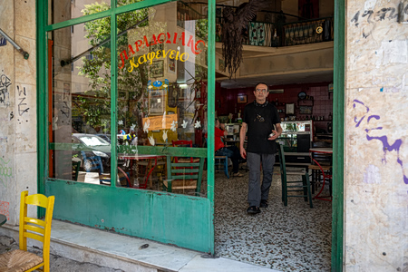 Η Μουριά των Εξαρχείων, το καφενείο που έχει νόημα να συνεχίσει να υπάρχει