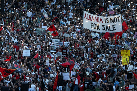 Αλβανία: Νέα επεισόδια για το τουριστικό σχέδιο του γαμπρού του Ντόναλντ Τραμπ