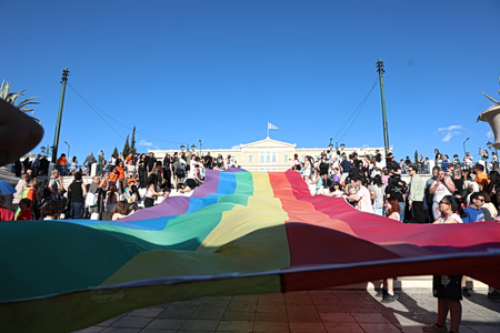 Athens Pride 2026: Πολύχρωμο ποτάμι στο κέντρο της Αθήνας (Εικόνες και Βίντεο)
