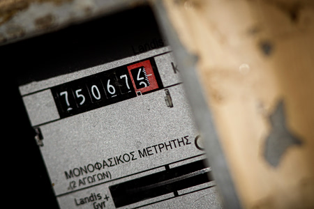 ΔΕΔΔΗΕ: Το σχέδιο με τις ρευματοκλοπές – Εξυπνοι μετρητές και υπογειοποίηση του δικτύου