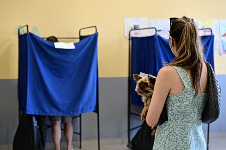 Από την ηγεμονία στο δίπολο