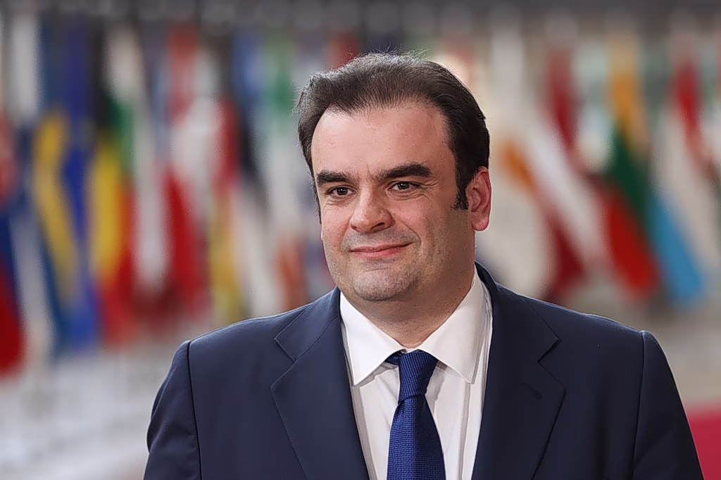 Bloomberg: Η Ελλάδα σχεδιάζει πρόωρη αποπληρωμή χρέους 13 δισ. ευρώ | Επικαιρότητα στο PlusTV.gr