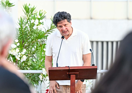 Ο ελληνικός κινηματογράφος βαστά γερά και μας ενώνει