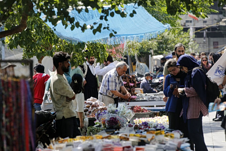 Ιράν: Κρέας και ψωμί με δόσεις – Πώς ο πόλεμος έκανε εφιάλτη τη ζωή των πολιτών