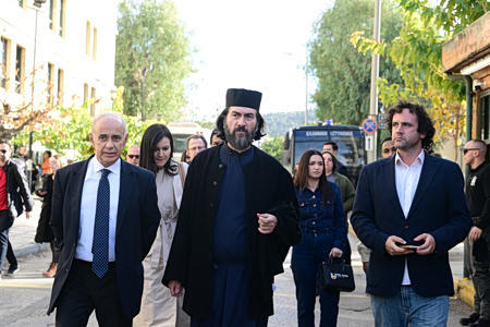 Κιβωτός του Κόσμου: Στο εδώλιο για οικονομικά κακουργήματα πατήρ Αντώνιος και πρεσβυτέρα
