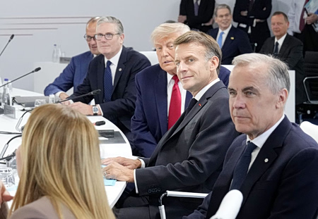 G7: Πώς ο Μακρόν κέρδισε τον Τραμπ για χάρη της Ουκρανίας