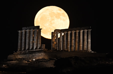 «Φεγγάρι της Φράουλας»: Πότε θα λάμψει η πανσέληνος του Ιουνίου, η 1η του καλοκαιριού