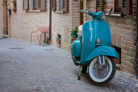 80 χρόνια Vespa: Η ιστορία ενός μύθου που έμαθε στον πλανήτη τι σημαίνει dolce vita
