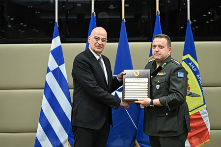 Δένδιας: «Πράσινος» στρατός με έργα 50 εκατ. – Ποια μονάδα βράβευσε
