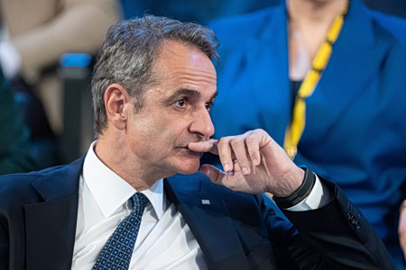 Νέα Δημοκρατία: Αποχή και διαρροές «κυνηγούν» το κόμμα