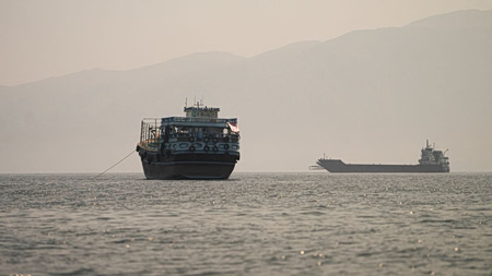 Διεθνής συντονισμός για εκκένωση του Περσικού – «Όχι» από ΗΠΑ σε ιρανικό έλεγχο των Στενών