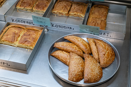 Αλεύρων Έργα σημαίνει σπιτικές πίτες με γιαννιώτικο φύλλο και συνταγές 4ης γενιάς