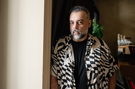 Ο Αργύρης Ξάφης για τις Τρωάδες στην Επίδαυρο: «Ο πόλεμος μπορεί να μετατρέψει τον καθένα σε τέρας»