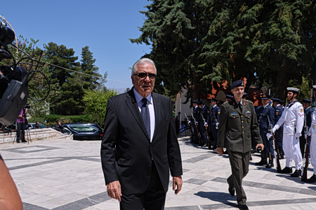 Οι «κερατάδες» και ο Αβραμόπουλος