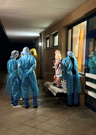 Αερογέφυρα ζωής για ασθενή με Εμπολα – Το μυστικό φάρμακο της Σούδας και το θαύμα του Charité