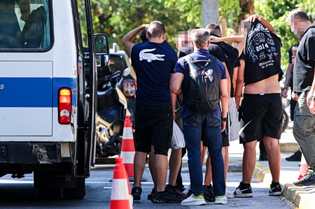Καλλιθέα – Δολοφονία 15χρονου: Δίωξη για ανθρωποκτονία με δόλο στους 7, αναζητούν ακόμη 10