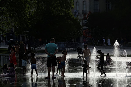 Καύσωνας σοκ στην Ευρώπη: Αυξάνονται οι νεκροί, ρεκόρ θερμοκρασίας – Στο επίκεντρο η Γαλλία