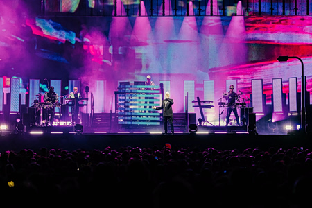 Συναυλία Pet Shop Boys: Μια νύχτα με μεγάλες επιτυχίες – ένα dreamworld όπου μεγαλώνουν τα τραγούδια