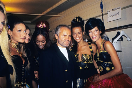 Gianni Versace: Ο βασιλιάς των 90s «επιστρέφει»