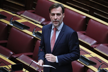 Δημοκράτες: Μετά την Τζάκρη παραιτήθηκε και ο Χουρδάκης